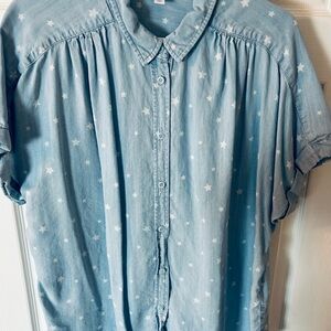 Time and Tru Light Blue Star Print Button-Up Shirt